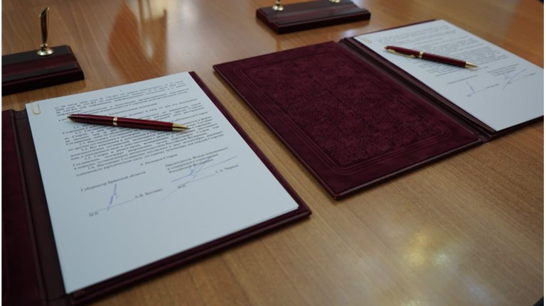 Брянское правительство и СФР подписали соглашение о сотрудничестве