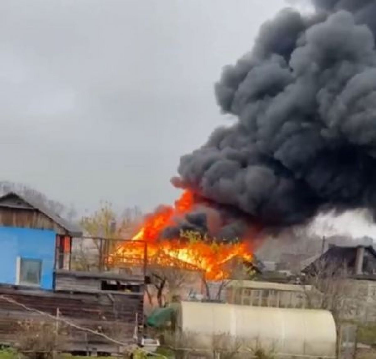 Страшный пожар уничтожил дом и всё имущество брянской семьи