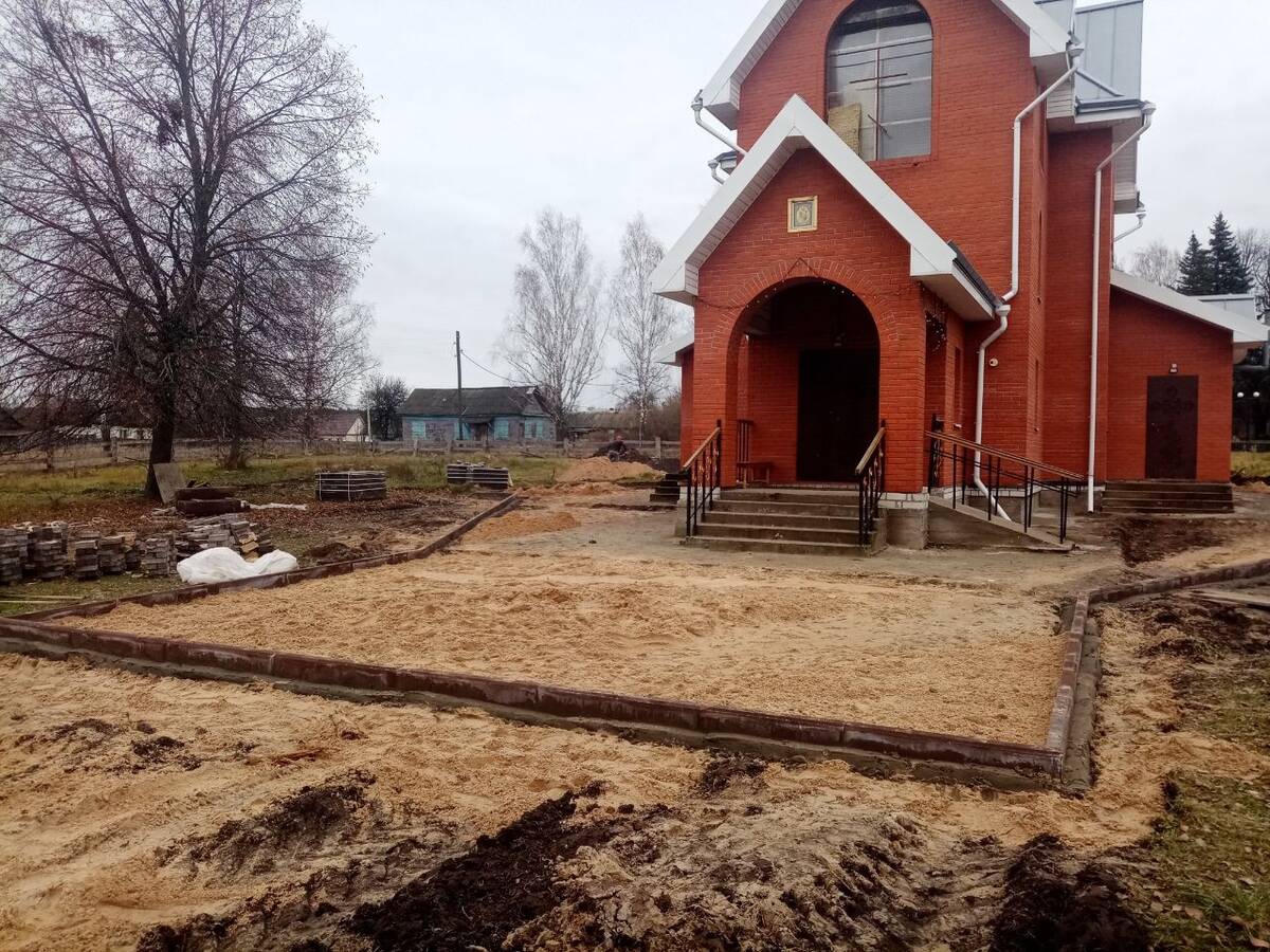 В Суземском районе строятся и благоустраиваются храмы