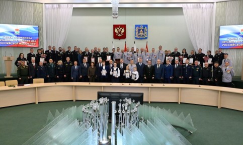 Губернатор Брянской области поздравил сотрудников и ветеранов органов внутренних дел с профессиональным праздником