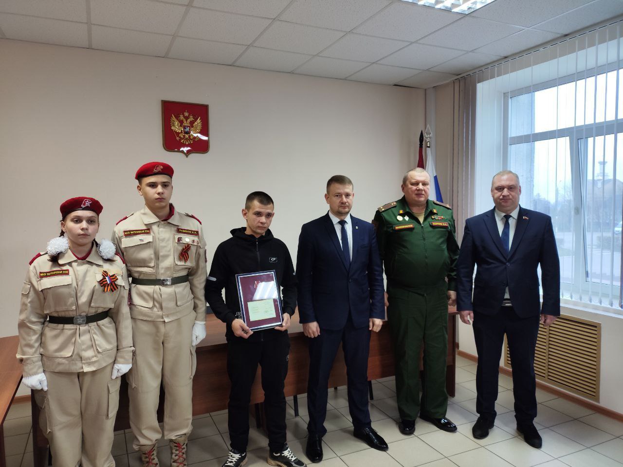 В администрации Выгоничского района торжественно вручены государственные награды семьям погибших участников специальной военной операции