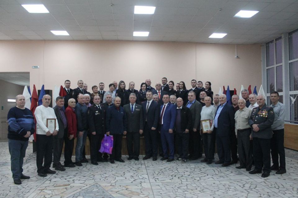 В Карачевском Доме культуры прошло торжественное мероприятие, посвященное Дню сотрудника органов внутренних дел