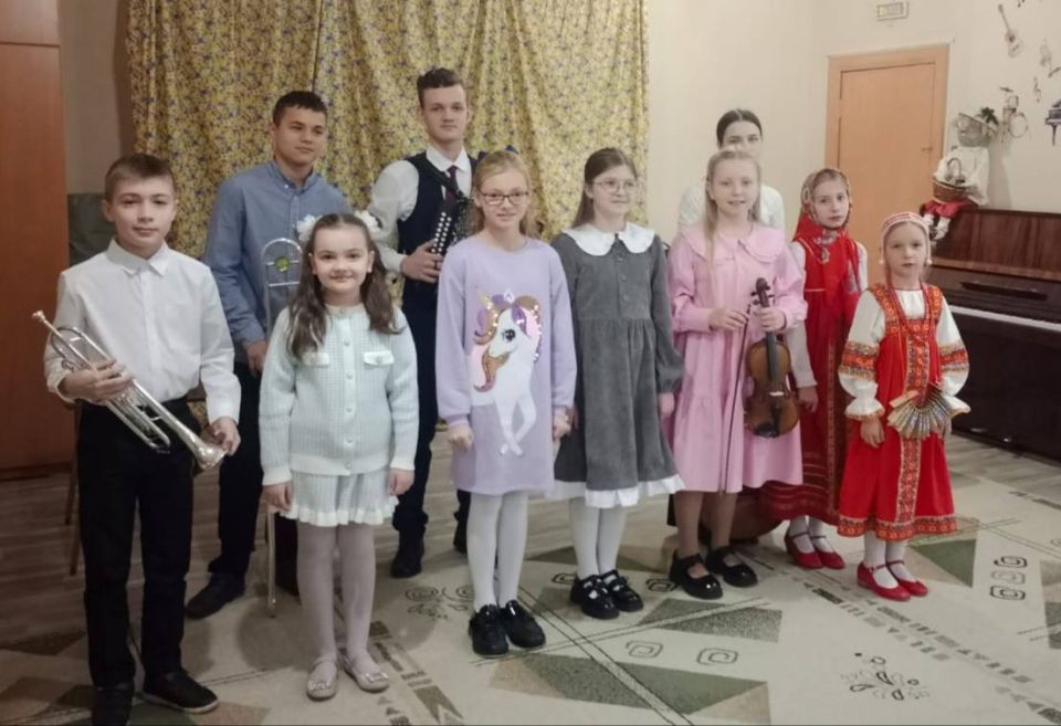 Учащиеся и преподаватели МБУДО «Детская школа искусств №3 им.Г.В.Свиридова» вот уже много лет проводят лекции-концерты, встречи, беседы с воспитанниками детских садов Володарского района города Брянска