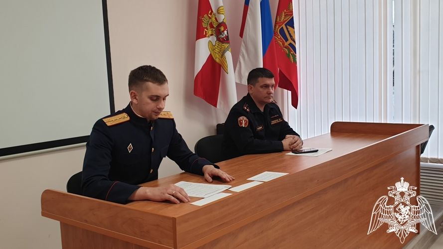 Следователь регионального следственного управления встретился с сотрудниками Управления Росгвардии по Брянской области