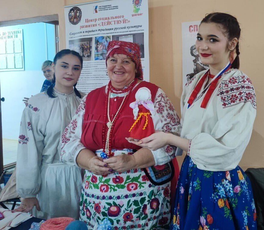 Клетнянские мастерицы приняли участие в новозыбковском фольклорно-этнографическом фестивале «Сохраняя родную культуру, мы сохраняем родную страну», поддержанном Президентским фондом культурных инициатив