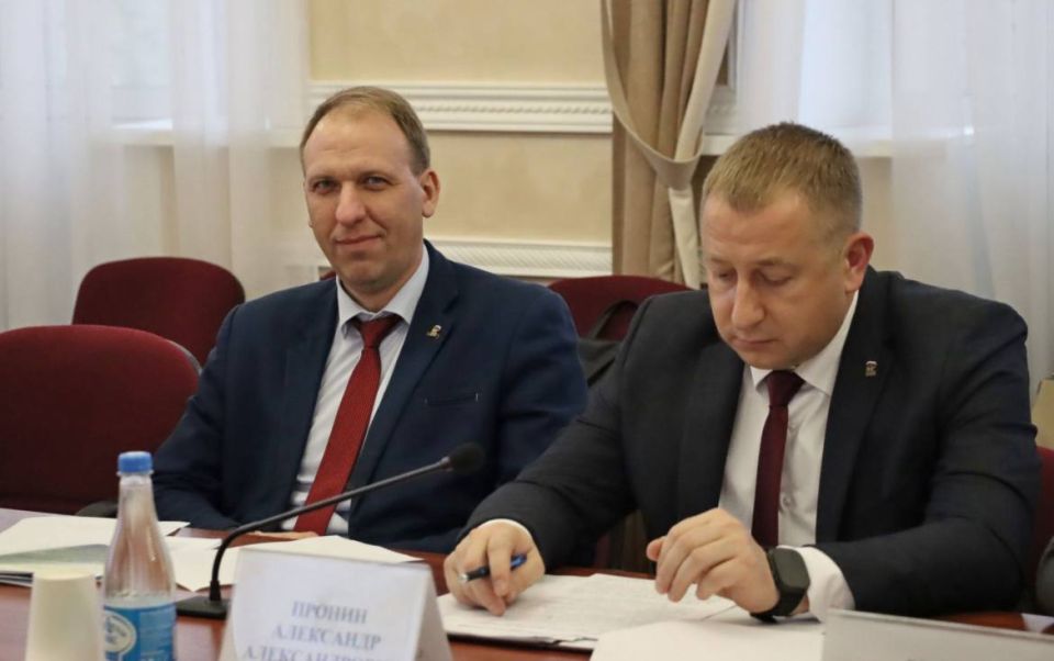 Глава администрации Брянского района Александр Пронин принял участие в очередном заседании комитета Брянской областной Думы по молодежной политике, физической культуре и спорту