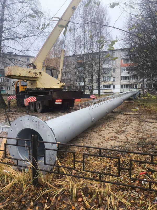 На улице Вокзальная начался монтаж новой вышки сотовой связи!