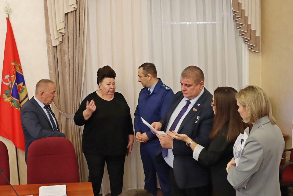 Финансирование молодежной политики, физической культуры и спорта – в центре внимания профильного комитета под председательством Героя РФ Александра Постоялко!