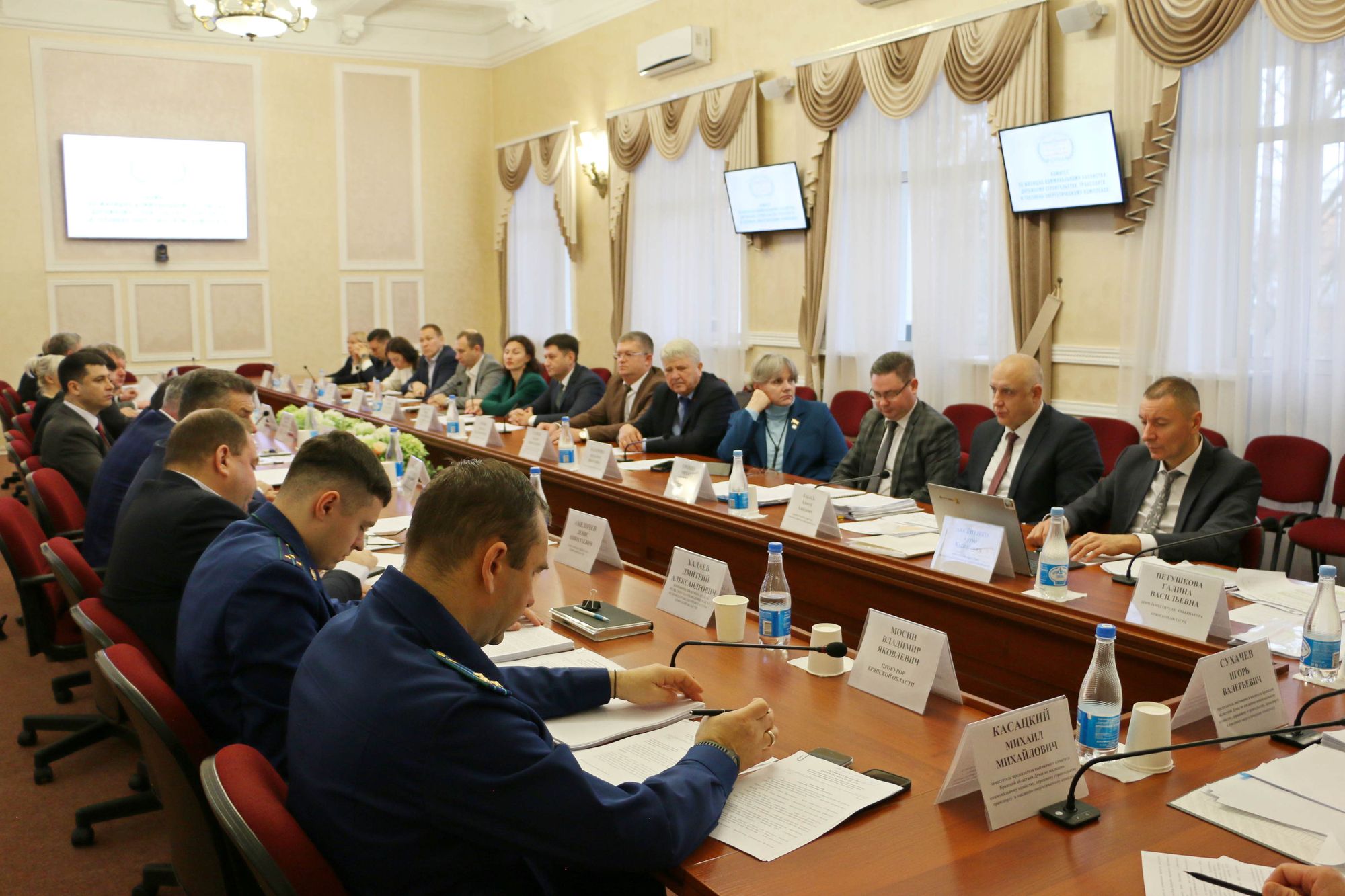 Бюджет-2026: обсуждено финансирование программ в сфере дорожного строительства, ТЭК и ЖКХ