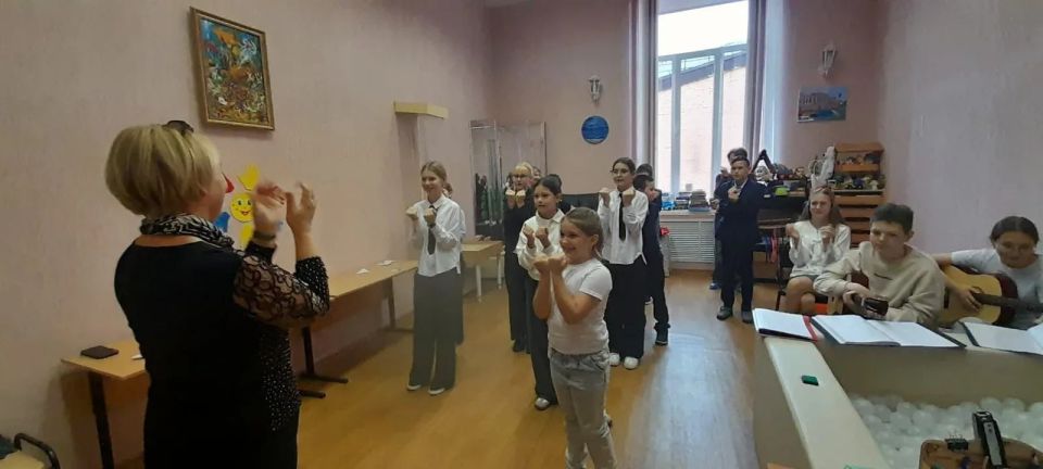 Педагоги дополнительного образования Центра детского творчества приняли участие в квест – игре «Свободного времени – НЕТ», которая прошла на базе МБОУ – СОШ №2 им. Герцена