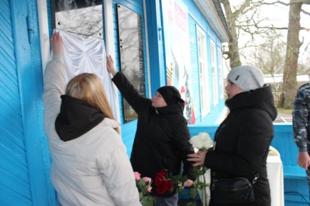 В селе Холмечи Суземского района увековечили память Михаила Кузьмичева