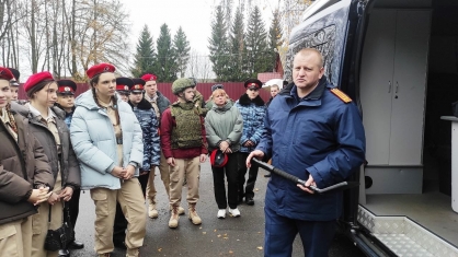 Следователь-криминалист регионального следственного управления совместно с сотрудниками военного следственного отдела по Брянскому гарнизону провел занятие с кадетами и юнармейцами