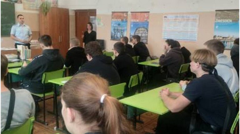 О рисках наркомании и юридической ответственности рассказали брянским студентам