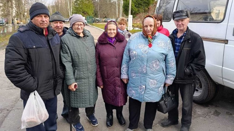 Мобильная бригада помогла 400 пожилым жителям Клетнянского района пройти диспансеризацию