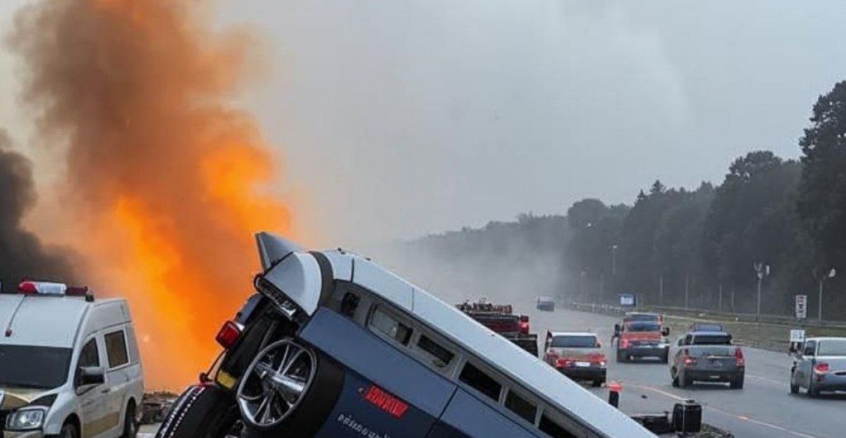 Под Брянском легковушка влетела в гигантский тягач: есть пострадавшие