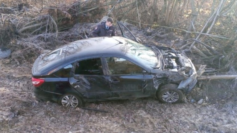 В Красногорском районе МЧС ликвидировало последствия ДТП с легковушкой