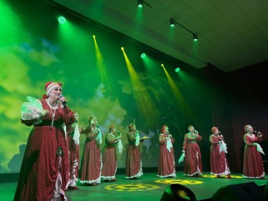 В Городском Дворце культуры и искусства свой 5-летний юбилей отметил ансамбль "Рябины цвет"