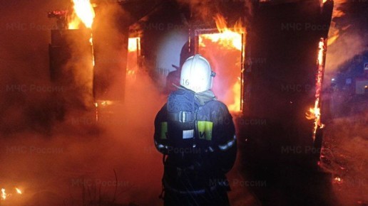 В загоревшемся доме в Новозыбкове пострадал ребёнок