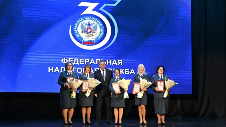 Богомаз поздравил брянских налоговиков с профессиональным праздником