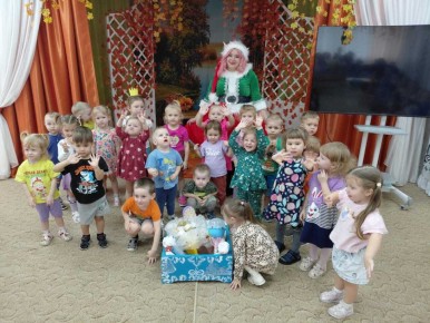 18 ноября в МБДОУ №31 «Золотая рыбка» прошел самый радостный и весёлый праздник «С Днем рождения, Дед Мороз»