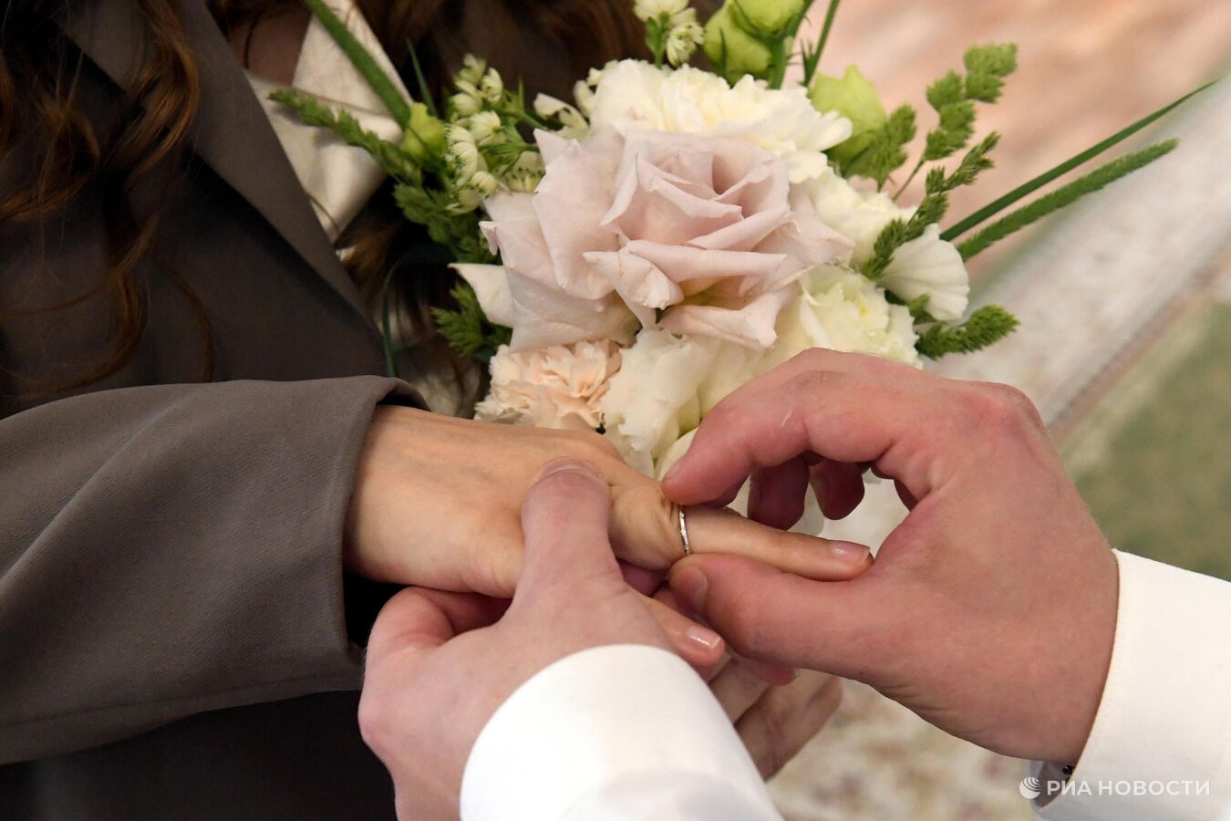 Депутат Брянской облдумы предложил ввести выплату за вступление в брак