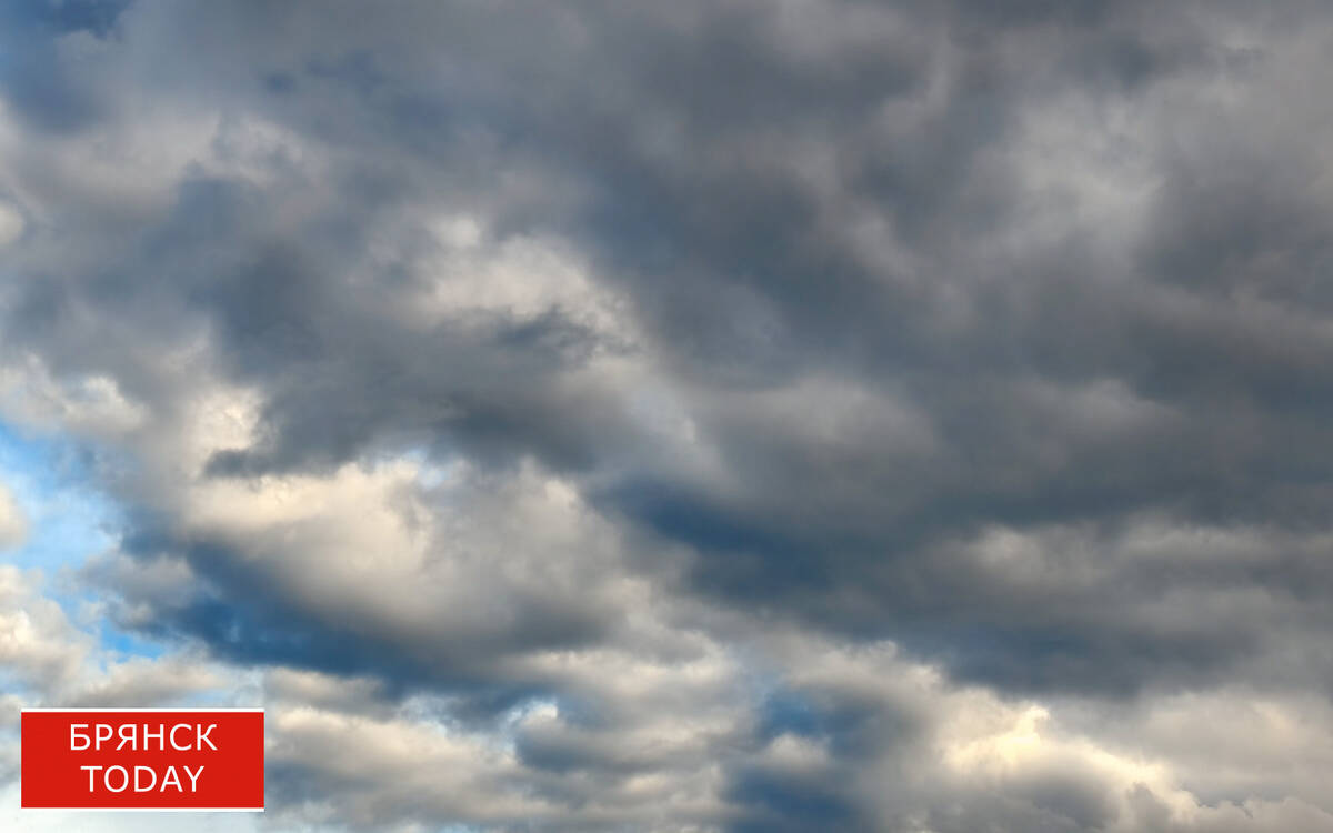 В небе Брянска раздался тяжёлый грохот