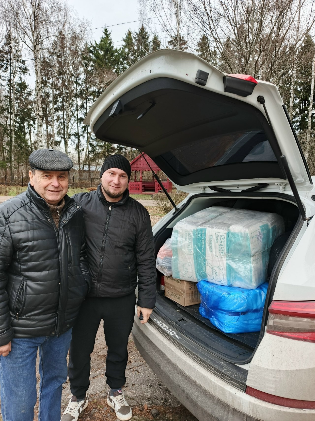 ГБСУСОН "Погарский-дом интернат для престарелых и инвалидов" посетили волонтёры Погарского района и привезли памперсы