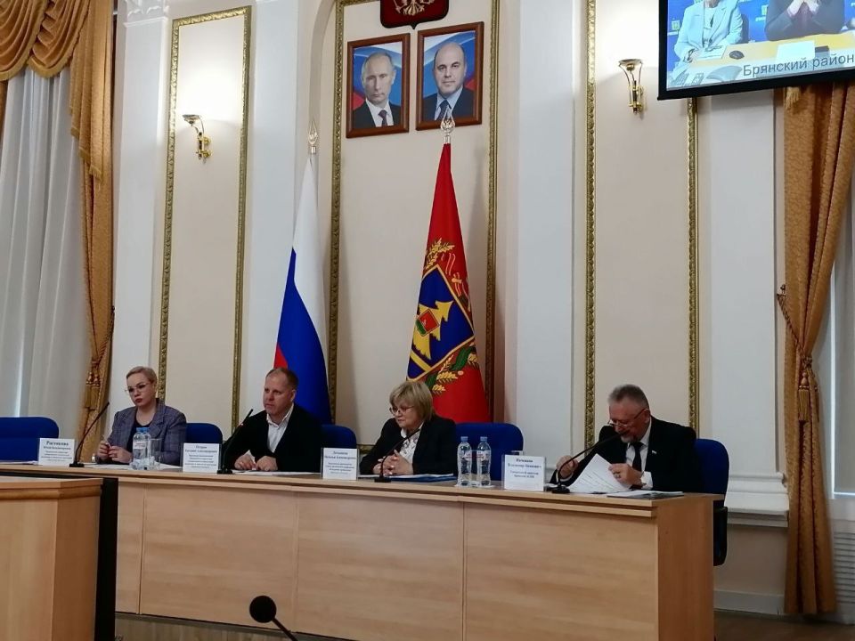 18 ноября под председательством временно исполняющего обязанности директора департамента социальной политики и занятости населения Брянской области Евгения Петрова состоялось очередное заседание областной трехсторонней...