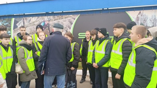 В целях профориентационной работы,13 ноября 2025 года центром занятости Жуковского района организован и проведен профориентационный тур для 20 учащихся 9-ых -11-ых классов МБОУ Ржаницкая СОШ и МБОУ Троснянская СОШ...