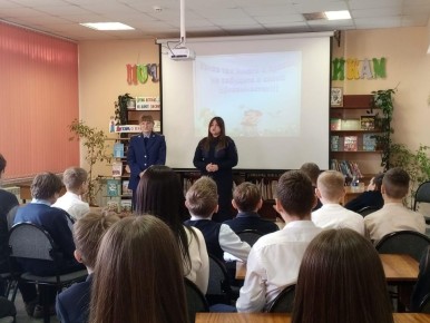 В преддверии Всемирного дня прав ребенка в детской библиотеке прошёл правовой час "Мир твоих прав и обязанностей"