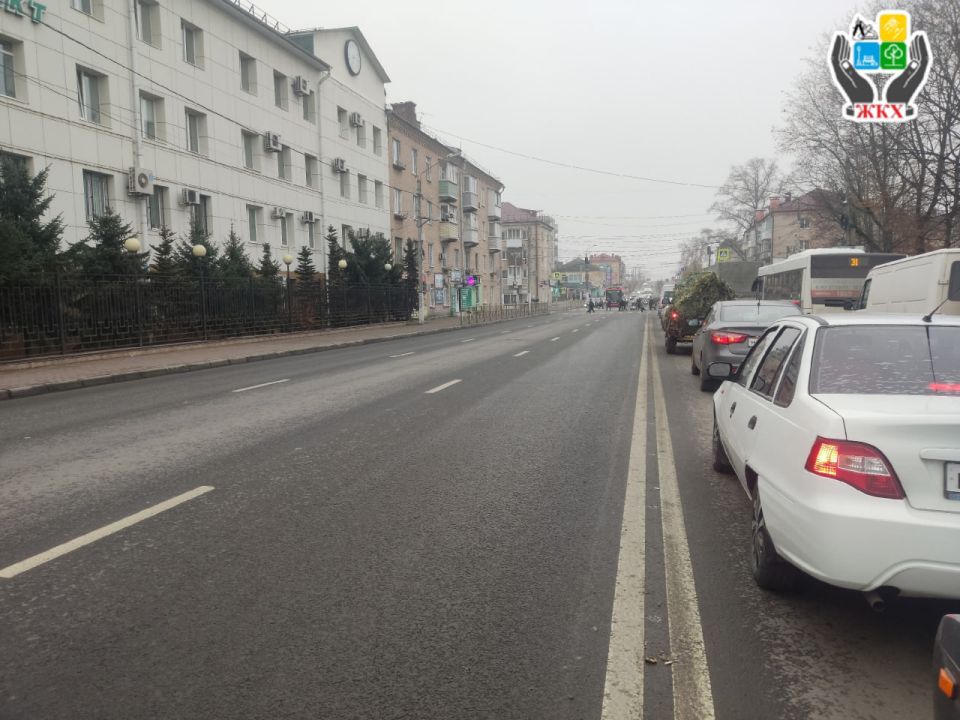 В рамках национального проекта "Инфраструктура для жизни" в Володарском районе г. Брянска продолжается ремонт автодороги по ул. Никитина. Подрядная организация ООО "Свеньагродорстрой" выполнила работы по укладке нового...