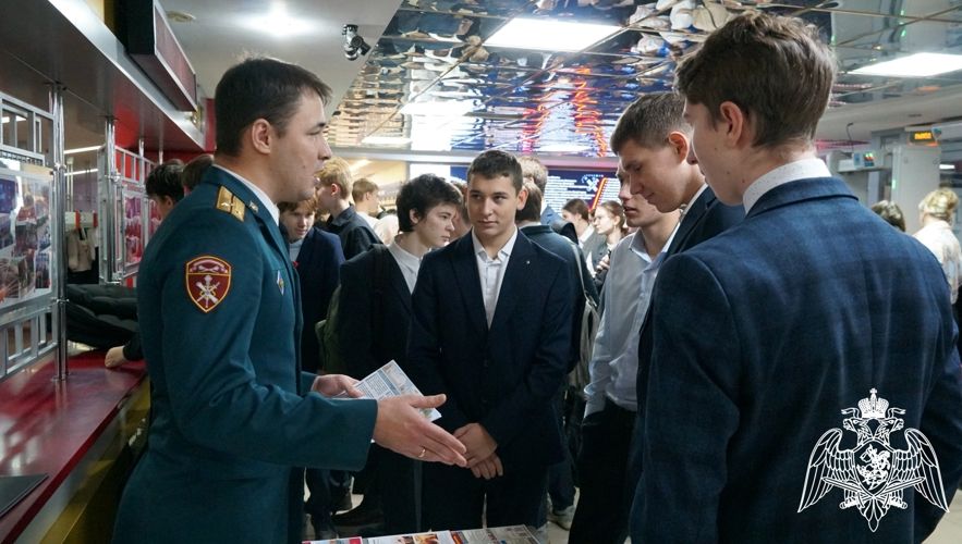 Росгвардейцы приняли участие во всероссийской акции «Есть такая профессия – Родину защищать»