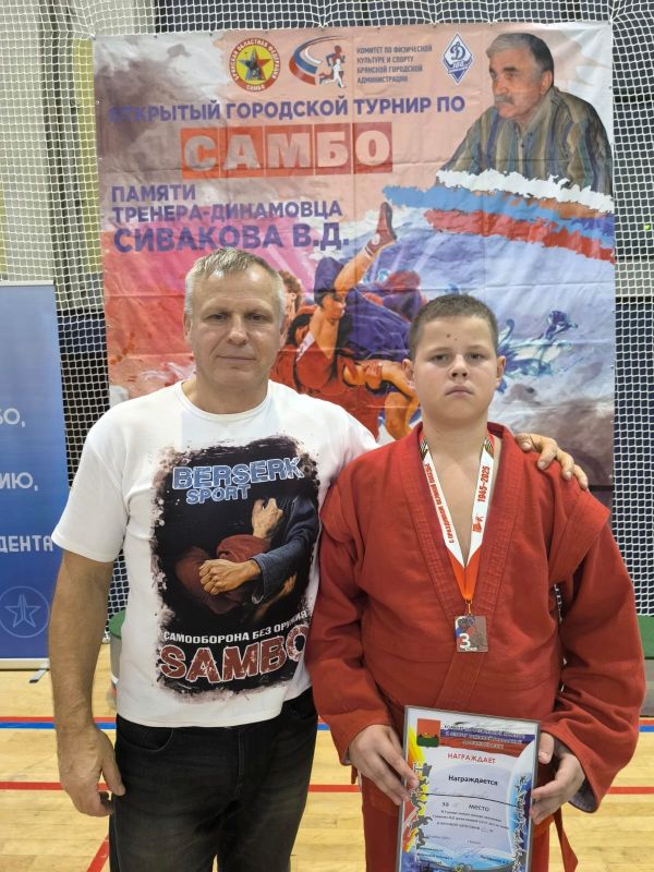 14 ноября 2025 года Дворец Единоборств имени Артема Осипенко принял в своих стенах Открытый городской турнир по самбо памяти тренера-динамовца Сивакова В.Д