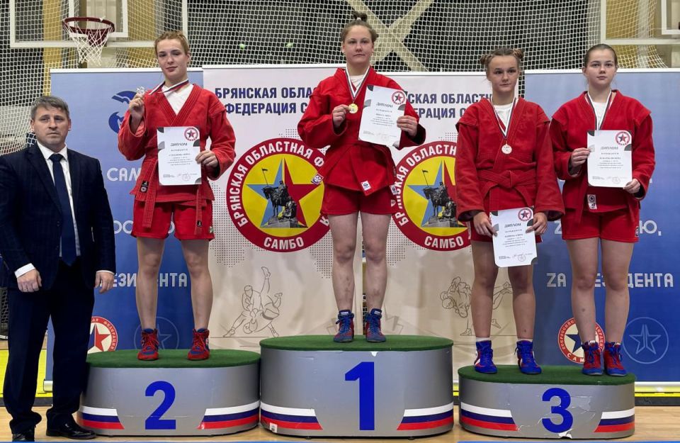 Первый день Первенства ЦФО по самбо принёс в копилку брянцев четыре медали
