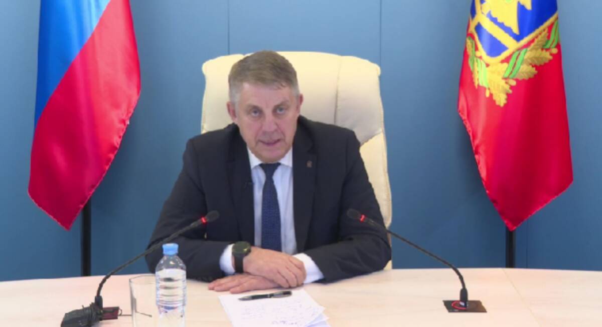 Губернатор Александр Богомаз поздравил жуковскую семью с рождением тройняшек