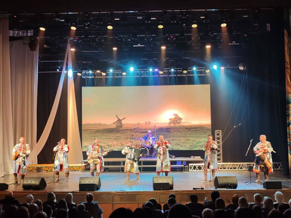 Сегодня в концертном зале «Дружба» Брянская областная филармония представила программу «От фольклора до рока»