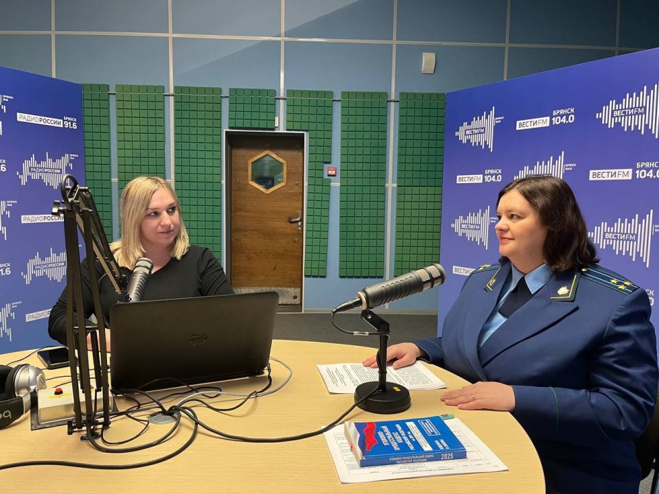 В новом выпуске программы «С точки зрения закона» на «Радио России» начальник отдела государственных обвинителей прокуратуры области Екатерина Кулиненкова простым языком разбирает тонкости судебного процесса с участием...