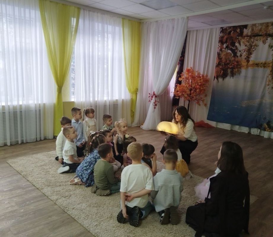 20 ноября 2025 года педагоги МБДОУ - детский сад присмотра и оздоровления № 32 "Сказка" г.Клинцы Брянской области поделились опытом работы с будущими коллегами, студентами 3 курса дошкольного отделения ГАПОУ "Клинцовского...