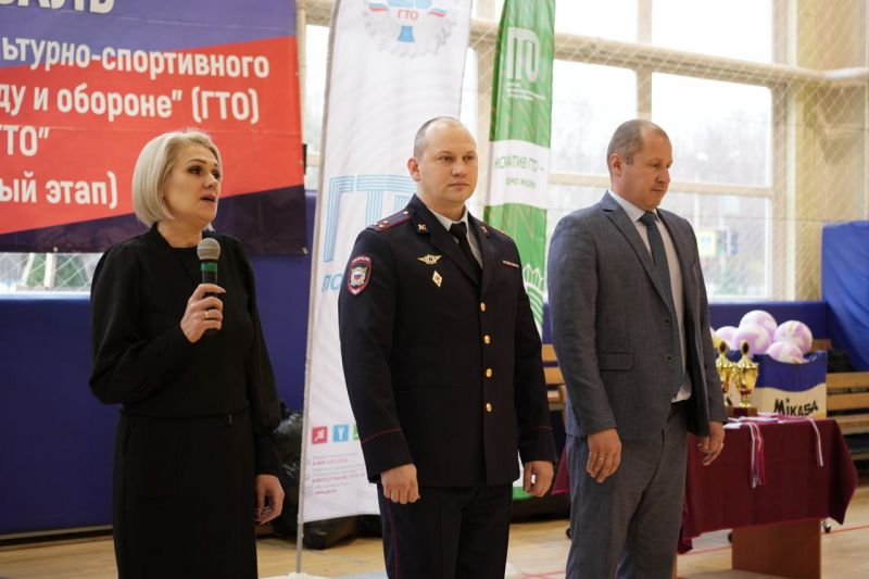 В Брянской области полицейские провели для подростков спартакиаду со сдачей нормативов ГТО