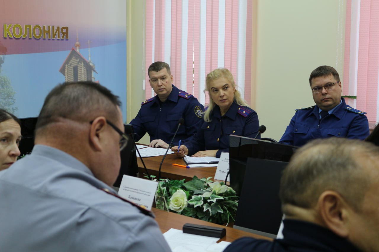 Руководитель и сотрудники следственного управления в День правовой помощи детям ответили на правовые вопросы несовершеннолетних