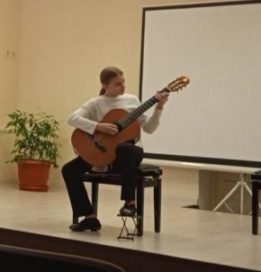 21 ноября 2025 г. в ДШИ №3 им. Г.В. Свиридова состоялся VI Брянский открытый областной конкурс-фестиваль детско-юношеского творчества «Покуда сердца стучатся, помните!», посвящённый 80–годовщине Победы в Великой...