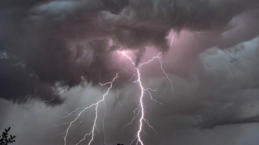 Впечатлительные жители Брянска приняли гром за «странный гул» в небе