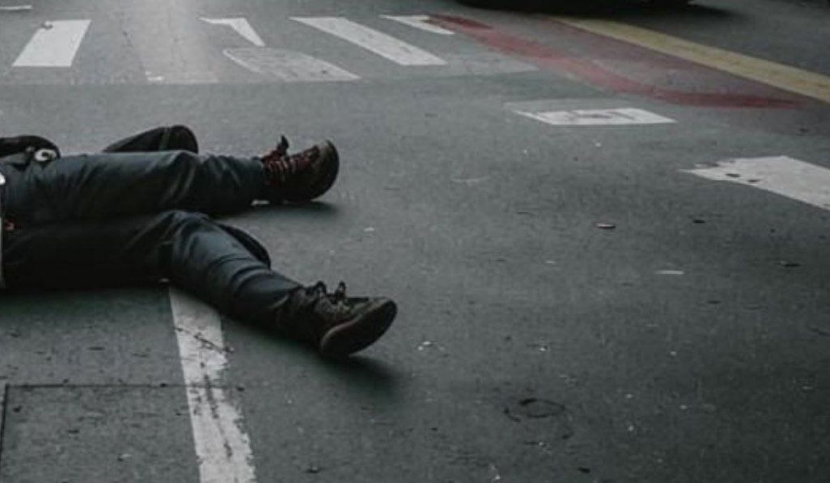 Труп посреди дороги обнаружили брянцы в центре Бежицы