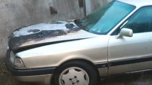 В центре Унечи загорелась легковушка