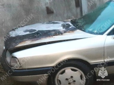 В Унече сгорел легковой автомобиль