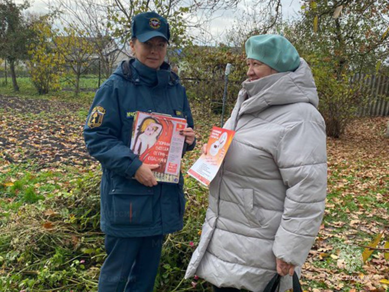 В Брасовском и Гордеевском районах продолжаются противопожарные подворовые обходы