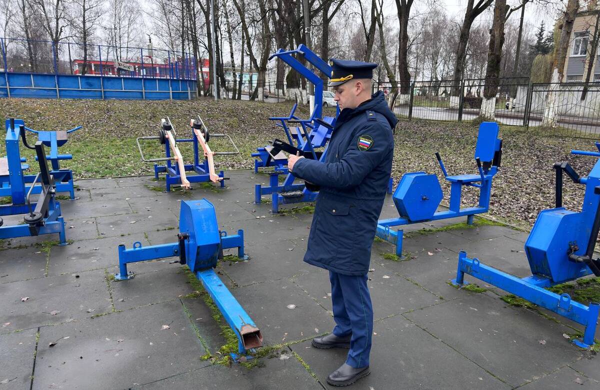 Ребенок получил травму на спортивной площадке в Брасовском районе