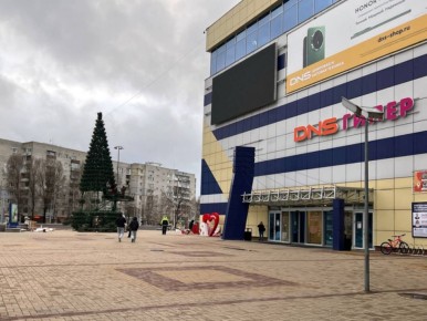 У «БУМ-Сити» в Брянске начали устанавливать новогоднюю ёлку