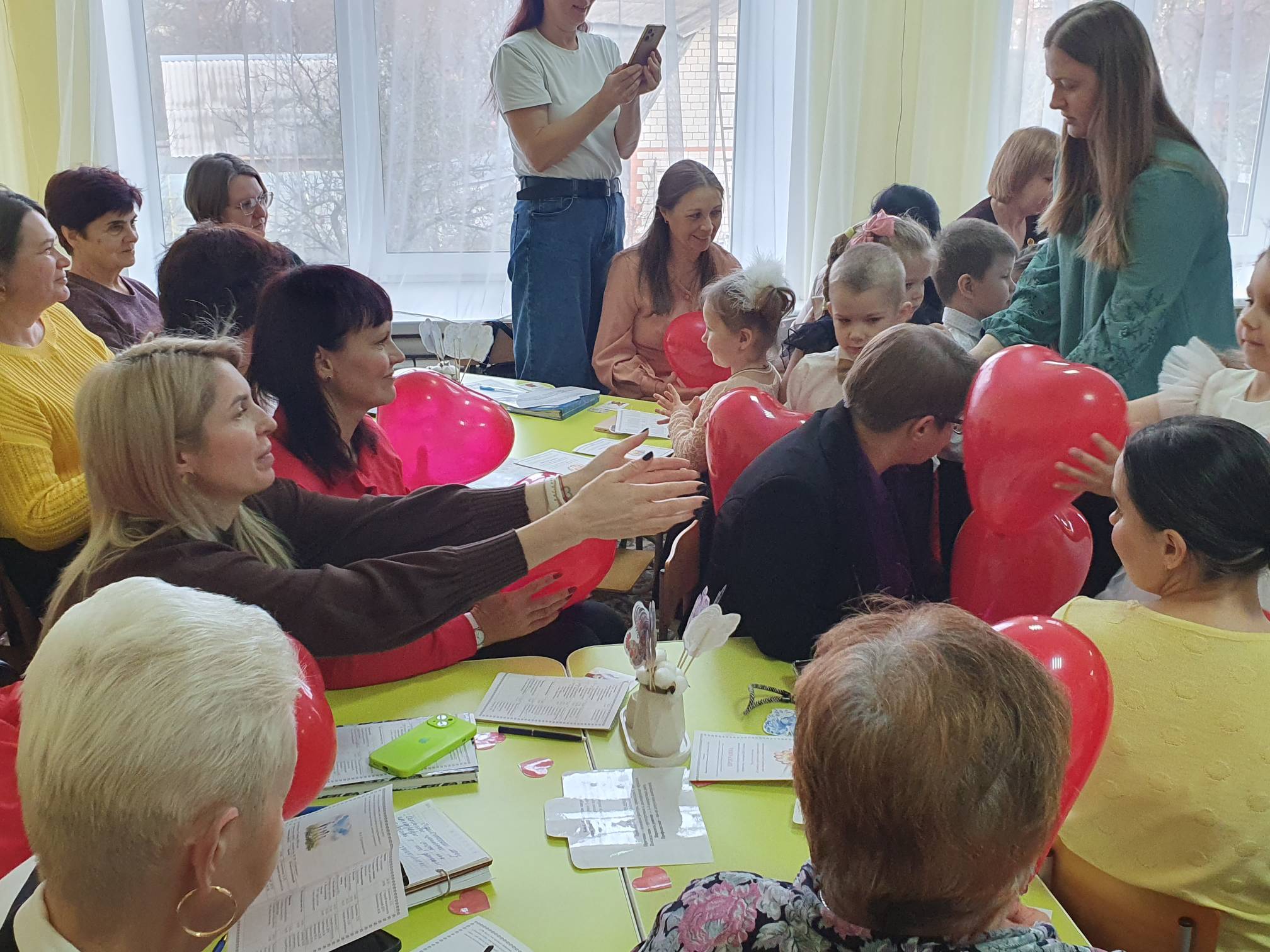 В МБДОУ – детский сад № 20 «Теремок» 25 ноября 2025 года организовано и проведено городское методическое объединение педагогов-новаторов ДОО г.Клинцы: Педагогический микс «Семейные ценности в цифровую эпоху: как говорить о...