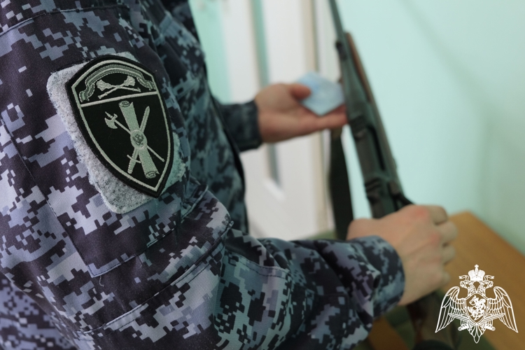 За неделю 170 брянских владельцев оружия проверили росгвардейцы